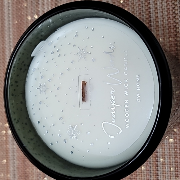 Wooden wick Candle, DW Home, Juniper Woods. 12.7oz NWT - Picture 2 of 3